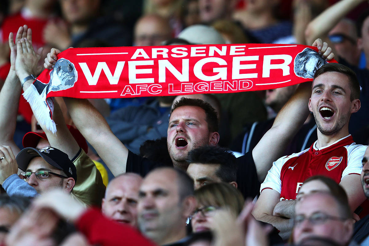 包含赛地聚焦：欧超杯关键时刻热度飙升；托特纳姆再遭质疑；引发热议；轮换策略成焦点的词条-爱游戏官网